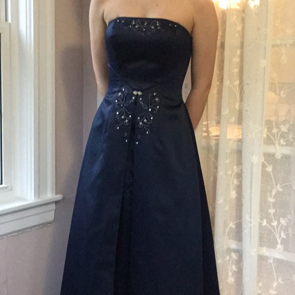 Stunning navy gown sz 3/4